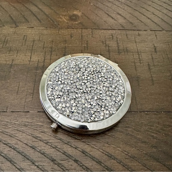 NEW!! Glam Compact Mirror - Picture 5 of 13